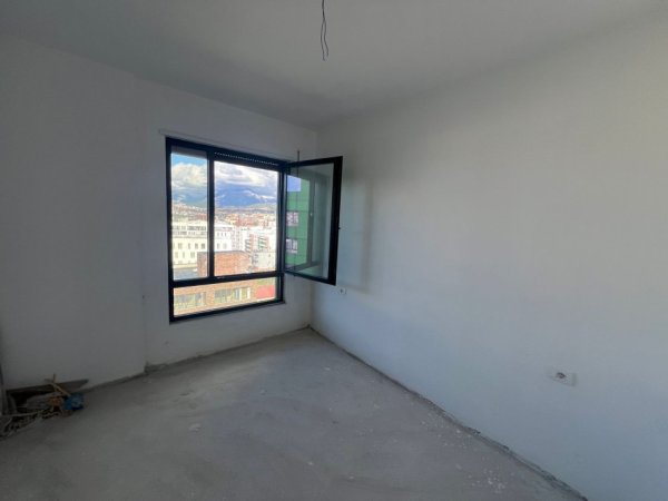 Tirane, shitet apartament 2+1+Ballkon Kati 8, 108 m² 160.000 € (Rruga 5 Maj)
