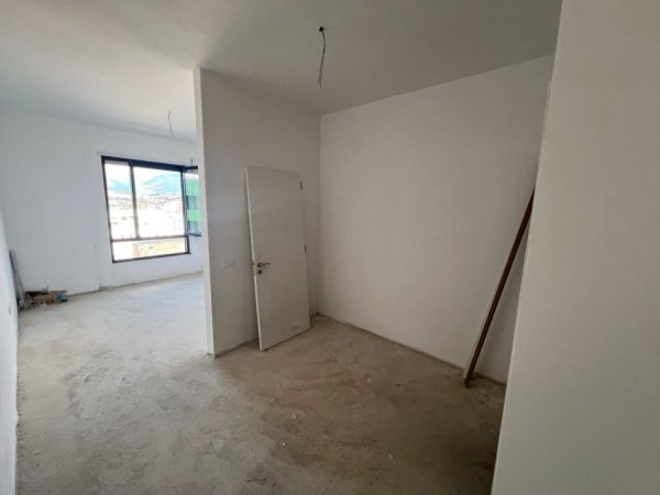 Tirane, shitet apartament 2+1+Ballkon Kati 8, 108 m² 160.000 € (Rruga 5 Maj)