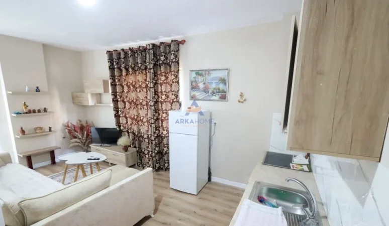 Tirane, jepet me qera apartament 3+1 Kati 4, 120 m² 467 € 