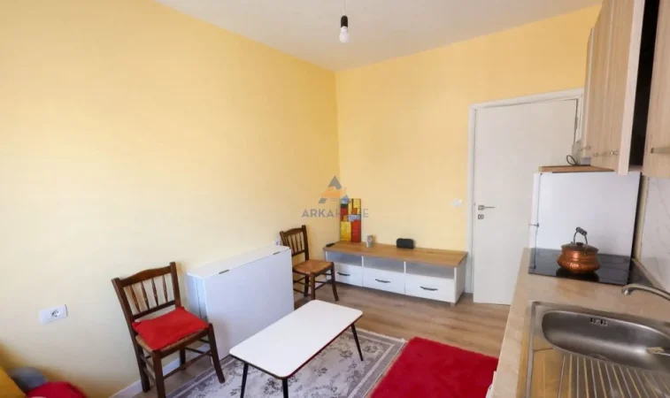 Tirane, jepet me qera apartament 3+1 Kati 4, 120 m² 467 € 