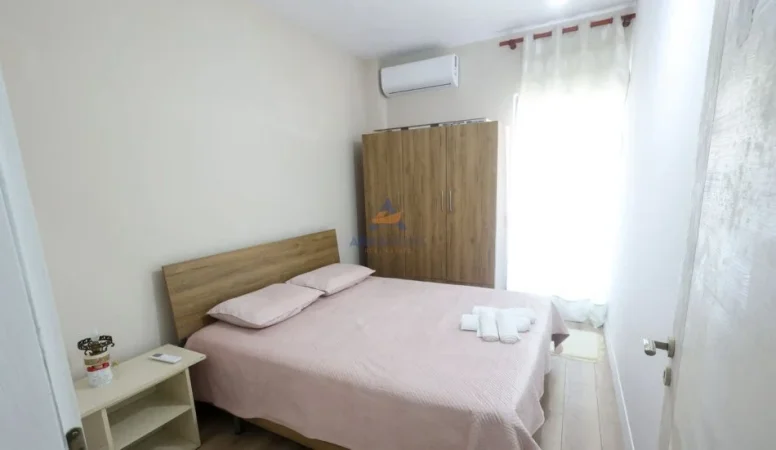 Tirane, jepet me qera apartament 3+1 Kati 4, 120 m² 467 € 