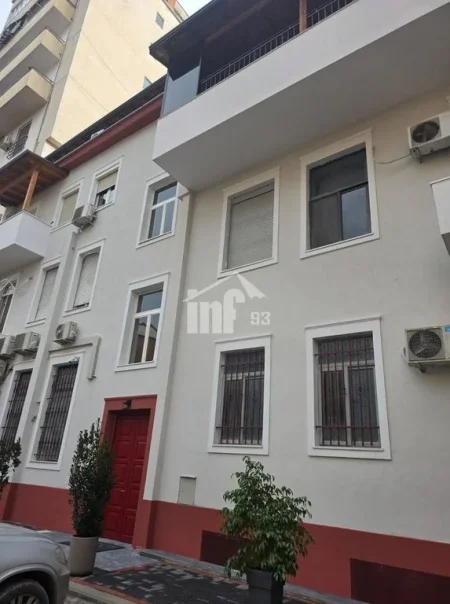 Tirane, jepet me qera ambient biznesi , 322 m² 5.000 € (NË QENDËR TË BLLOKUT)