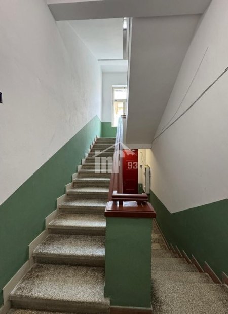 Tirane, jepet me qera ambient biznesi , 322 m² 5.000 € (NË QENDËR TË BLLOKUT)