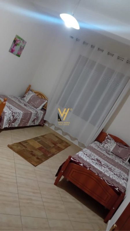 Tirane, jepet me qera apartament 2+1+Ballkon Kati 3, 100 m² 400 € (SAUK)