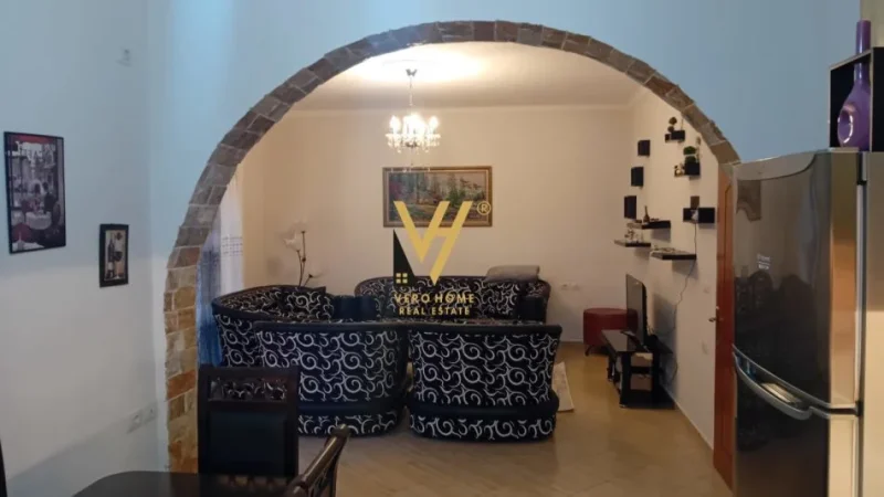 Tirane, jepet me qera apartament 2+1+Ballkon Kati 3, 100 m² 400 € (SAUK)