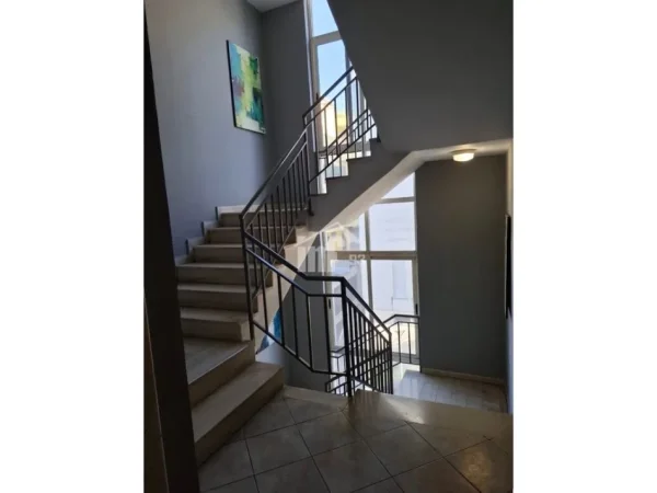 Tirane, jepet me qera apartament 2+1+Ballkon Kati 3, 120 m² 850 € (RRUGA “EDUART MANO”, PRANË KOPSHTIT ZOOLOGJIK)