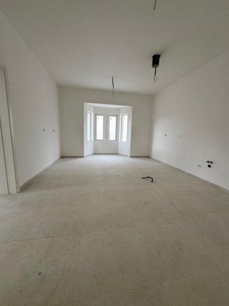 Tirane, shitet apartament 3 Katshe , 907 m² (Collina Verde)