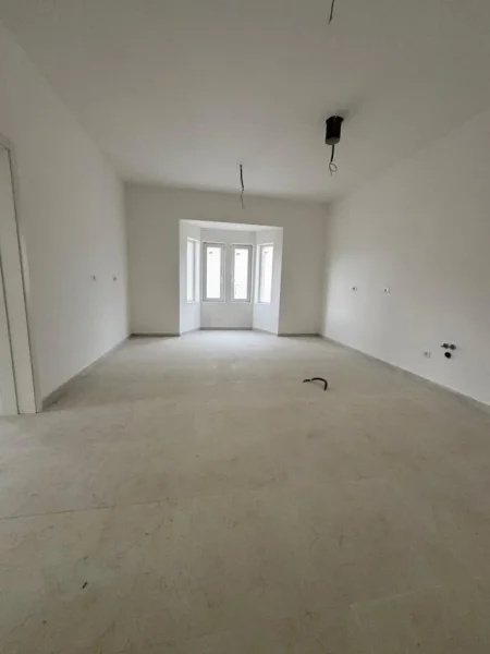 Tirane, shitet apartament 3 Katshe , 907 m² (Collina Verde)