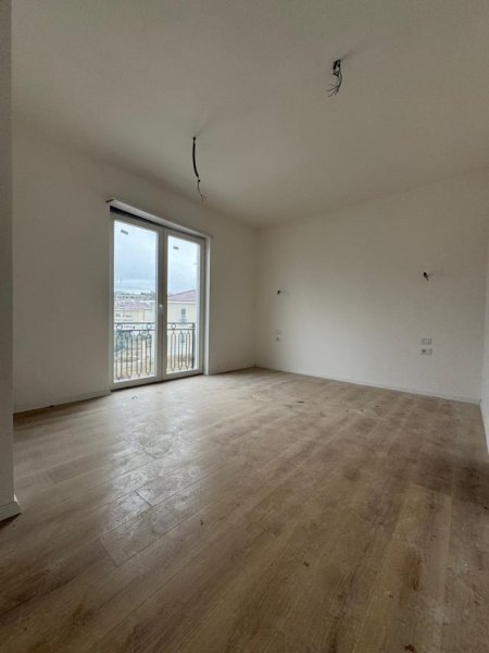 Tirane, shitet apartament 3 Katshe , 907 m² (Collina Verde)