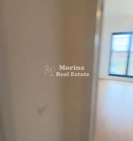 Tirane, jepet me qera apartament 2+1+Ballkon Kati 3, 108 m² 600 € (Rruga Barrikadave)