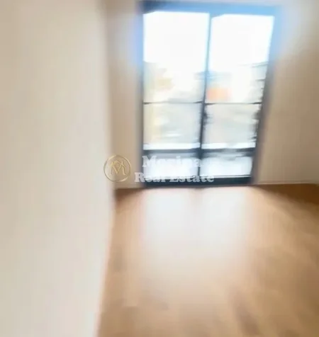 Tirane, jepet me qera apartament 2+1+Ballkon Kati 3, 108 m² 600 € (Rruga Barrikadave)