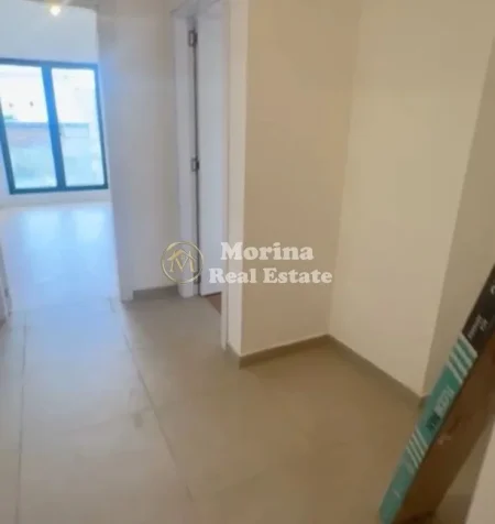 Tirane, jepet me qera apartament 2+1+Ballkon Kati 3, 108 m² 600 € (Rruga Barrikadave)