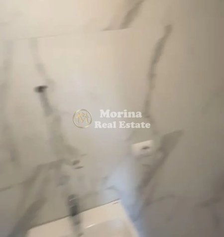 Tirane, jepet me qera apartament 2+1+Ballkon Kati 3, 108 m² 600 € (Rruga Barrikadave)