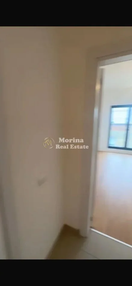 Tirane, jepet me qera apartament 2+1+Ballkon Kati 3, 108 m² 600 € (Rruga Barrikadave)