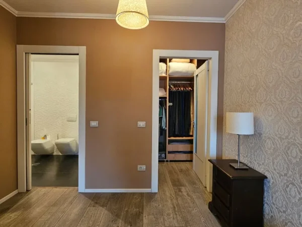Tirane, shitet apartament 3+1+Aneks+Ballkon Kati 8, 140 m² 299.900 €