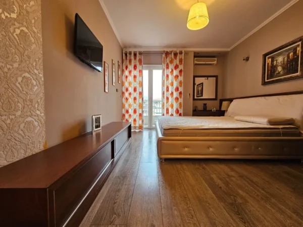 Tirane, shitet apartament 3+1+Aneks+Ballkon Kati 8, 140 m² 299.900 €