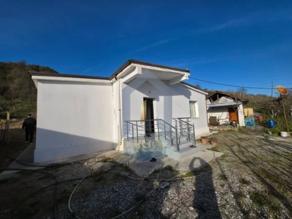 Tirane, shitet shtepi 1 Katshe Kati 1, 250 m² 75.000 € (Shtepi private per shitje ne "Ndroq")