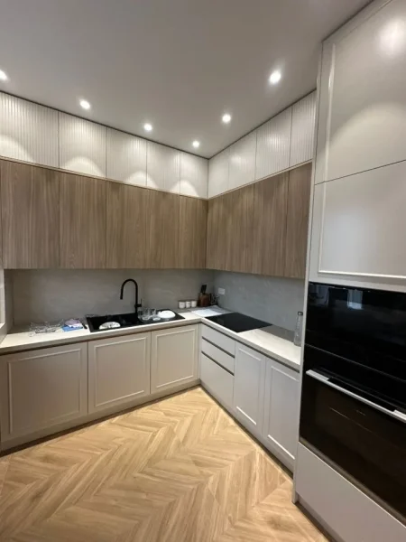 Tirane, jepet me qera Vile 4+1 Kati 1, 240 m² 3.800 € (Vila Roses, Farke)