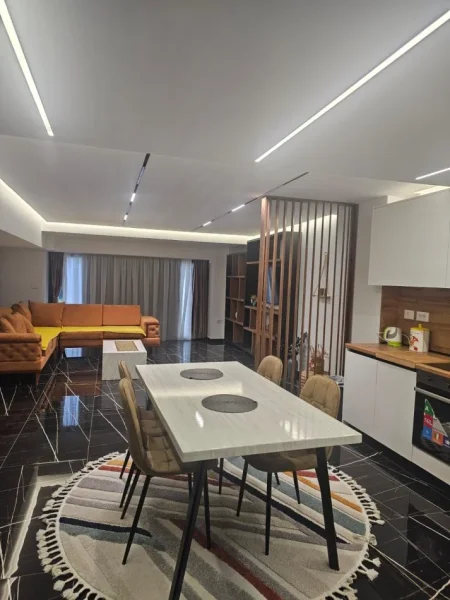 Tirane, jepet me qera apartament 2+1 Kati 2, 100 m² 700 € (Ish Fusha e Aviacionit)