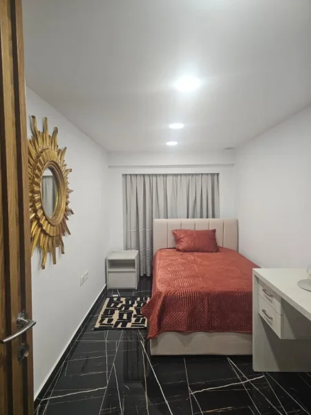 Tirane, jepet me qera apartament 2+1 Kati 2, 100 m² 700 € (Ish Fusha e Aviacionit)