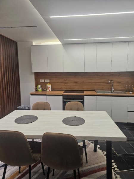 Tirane, jepet me qera apartament 2+1 Kati 2, 100 m² 700 € (Ish Fusha e Aviacionit)