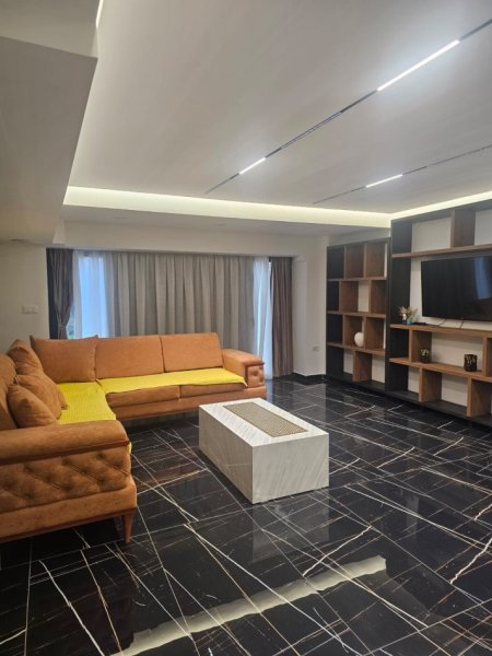 Tirane, jepet me qera apartament 2+1 Kati 2, 100 m² 700 € (Ish Fusha e Aviacionit)
