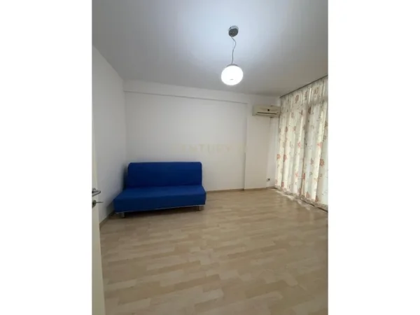 Tirane, jepet me qera apartament duplex Dublex Kati 1, 120 m² 1.100 € 