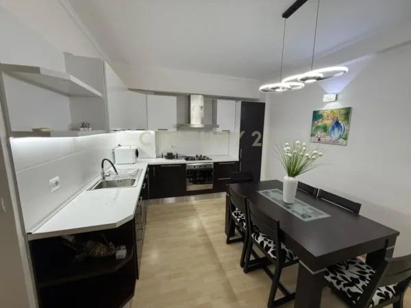 Tirane, jepet me qera apartament duplex Dublex Kati 1, 120 m² 1.100 € 