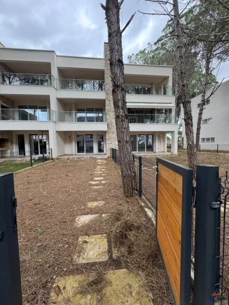 Durres, shitet apartament 1+1+Ballkon Kati 1, 100 m² 296.000 € (GJIRI LALZIT)