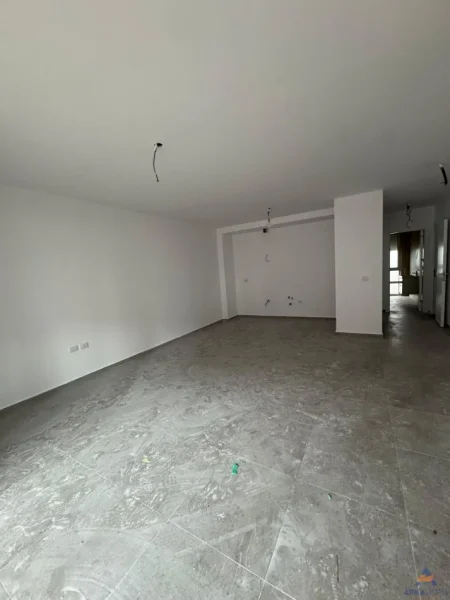 Durres, shitet apartament 1+1+Ballkon Kati 1, 100 m² 296.000 € (GJIRI LALZIT)