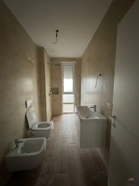 Durres, shitet apartament 1+1+Ballkon Kati 1, 100 m² 296.000 € (GJIRI LALZIT)