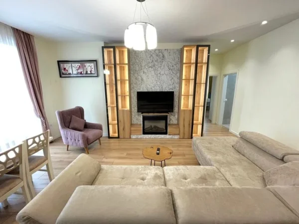 Tirane, jepet me qera apartament 2+1 Kati 3, 105 m² 800 € (Medreseja)