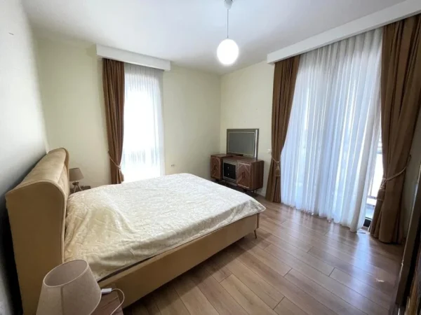 Tirane, jepet me qera apartament 2+1 Kati 3, 105 m² 800 € (Medreseja)