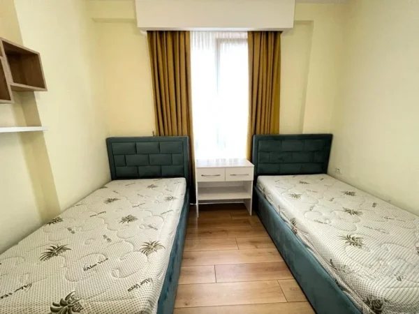 Tirane, jepet me qera apartament 2+1 Kati 3, 105 m² 800 € (Medreseja)