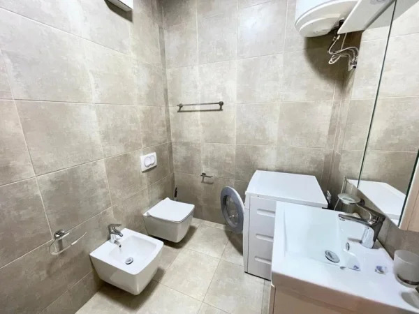 Tirane, jepet me qera apartament 2+1 Kati 3, 105 m² 800 € (Medreseja)