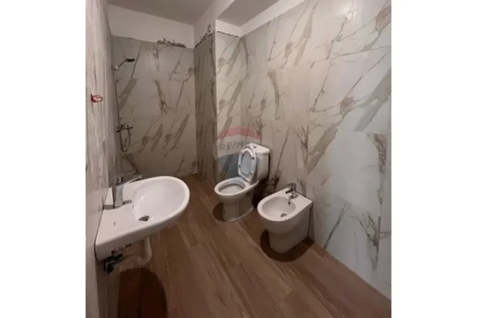 Tirane, jepet me qera apartament 2+1 , 90 m² 350 € (Rruga Ali Shefqeti, Tiranë)