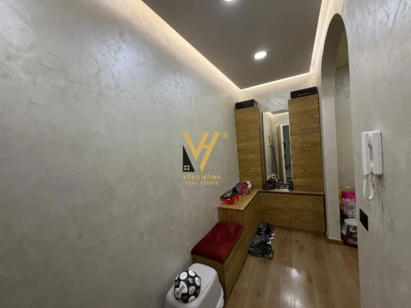 Tirane, shitet apartament 2+1+Ballkon Kati 2, 100 m² 320.000 € (KOMUNA E PARISIT)