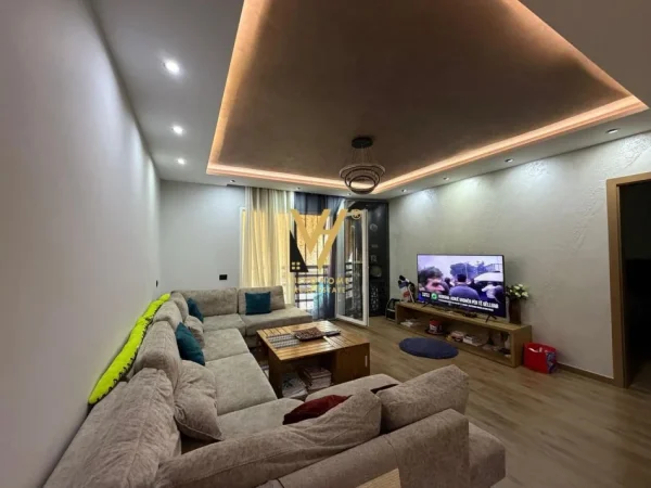 Tirane, shitet apartament 2+1+Ballkon Kati 2, 100 m² 320.000 € (KOMUNA E PARISIT)