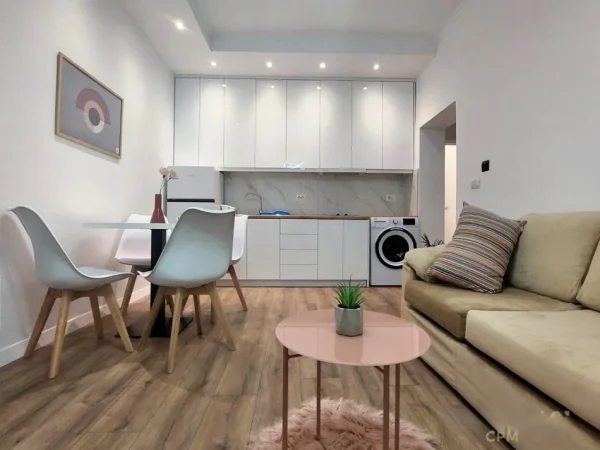 Tirane, jepet me qera apartament 1+1 Kati 5, 60 m² 600 € (Myslym Shyri)