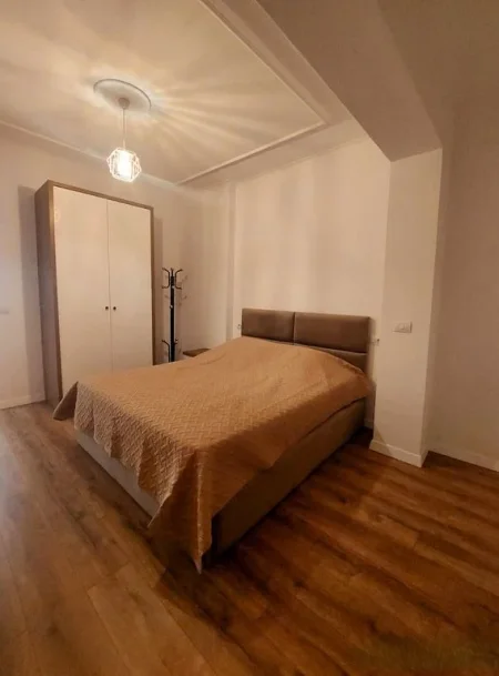 Tirane, jepet me qera apartament 1+1 Kati 5, 60 m² 600 € (Myslym Shyri)