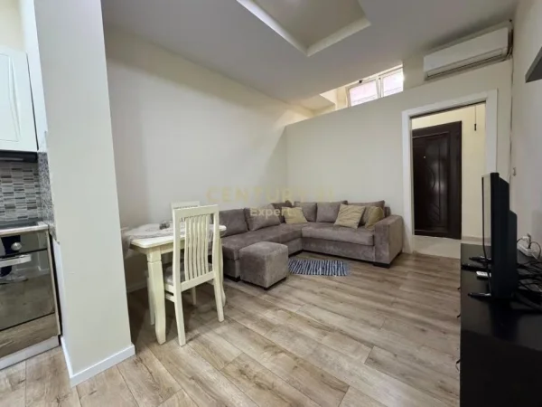 Tirane, jepet me qera apartament 2+1 Kati 1, 85 m² 600 € 