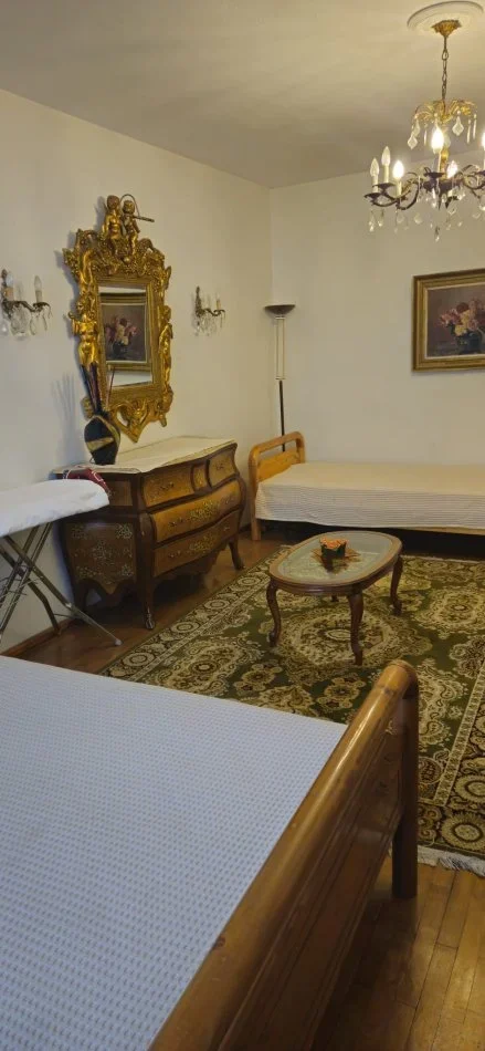 Tirane, jepet me qera apartament 2+1 Kati 1, 100 m² 700 € (Blloku)