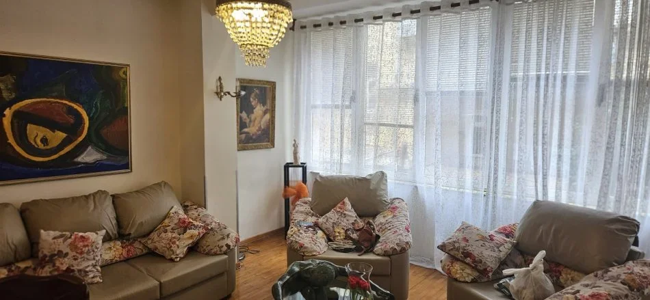 Tirane, jepet me qera apartament 2+1 Kati 1, 100 m² 700 € (Blloku)