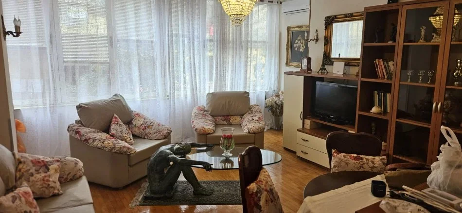 Tirane, jepet me qera apartament 2+1 Kati 1, 100 m² 700 € (Blloku)