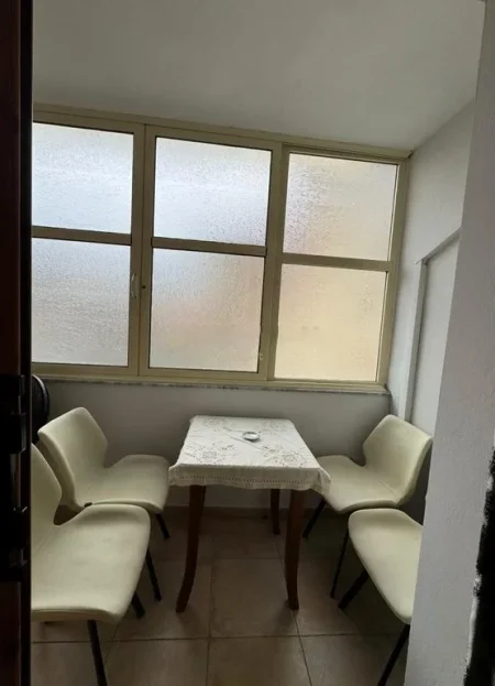 Tirane, jepet me qera apartament 1+1 Kati 5, 45 m² 450 € (Gjimnazit PETRO NINI)