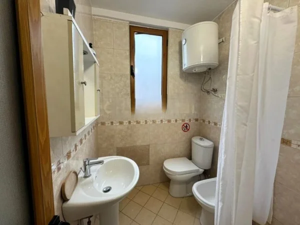 Tirane, jepet me qera apartament 1+1 Kati 5, 45 m² 450 € (Gjimnazit PETRO NINI)