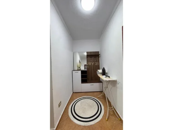 Tirane, jepet me qera apartament 2+1 Kati 1, 109 m² 650 € 