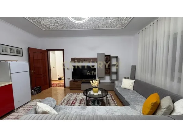Tirane, jepet me qera apartament 2+1 Kati 1, 109 m² 650 € 