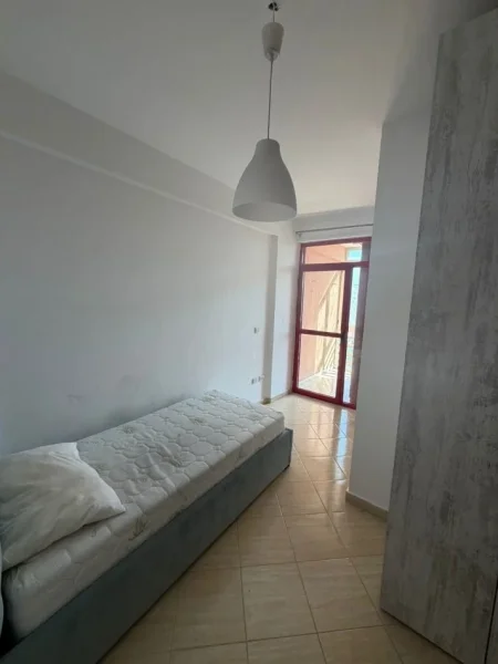 Durres, jepet me qera apartament 2+1+Ballkon Kati 7, 90 m² 400 € (Ambulanca Qendrore)