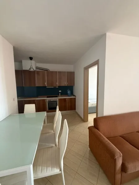 Durres, jepet me qera apartament 2+1+Ballkon Kati 7, 90 m² 400 € (Ambulanca Qendrore)